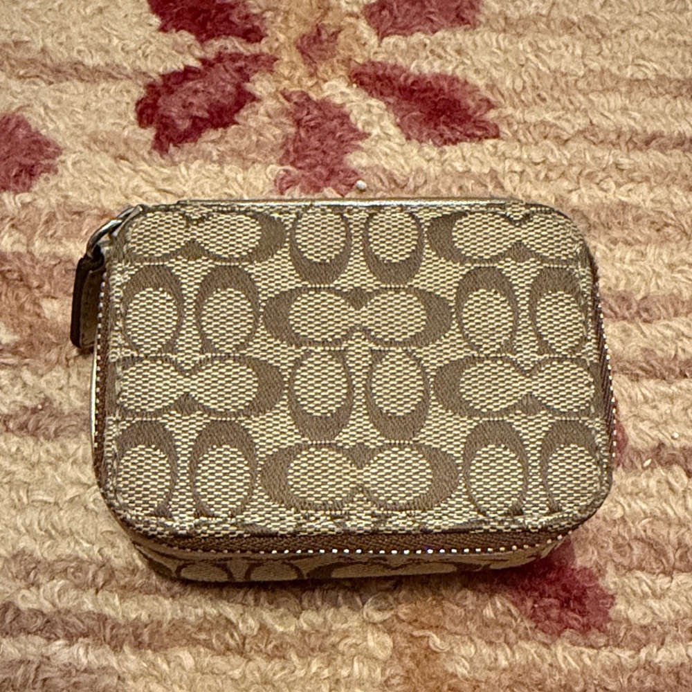 LIKE NEW COACH CASE